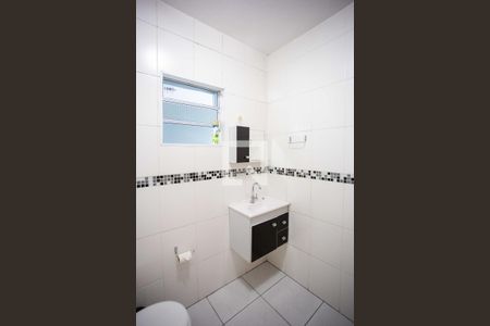 Casa à venda com 167m², 3 quartos e 2 vagas Casa à venda com 167m², 3 quartos e 2 vagasBanheiro Casa 1