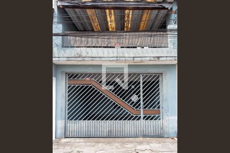 Casa à venda com 167m², 3 quartos e 2 vagas Casa à venda com 167m², 3 quartos e 2 vagasFachada