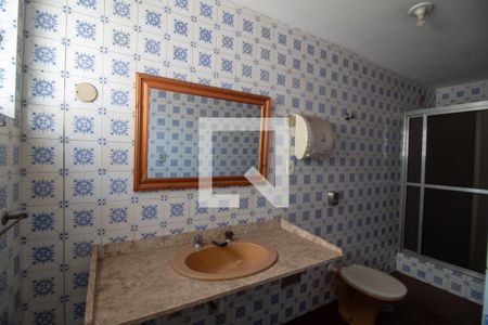 Casa à venda com 190m², 2 quartos e 2 vagasBanheiro