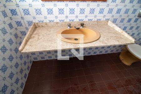 Casa à venda com 190m², 2 quartos e 2 vagasBanheiro