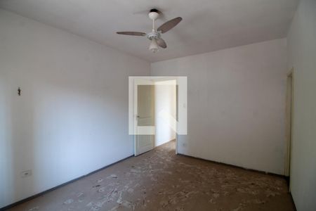 Casa à venda com 190m², 2 quartos e 2 vagasQuarto 