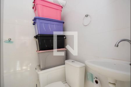 Casa à venda com 270m², 2 quartos e 2 vagasBanheiro de Serviço