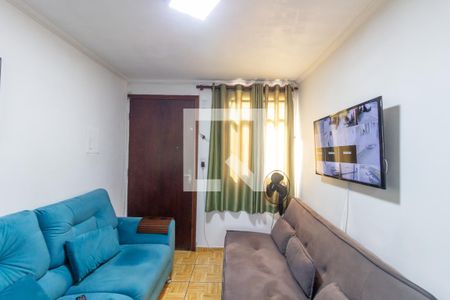 Sala de apartamento para alugar com 3 quartos, 58m² em Conjunto Residencial José Bonifácio, São Paulo