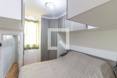 Quarto 2 de apartamento para alugar com 3 quartos, 58m² em Conjunto Residencial José Bonifácio, São Paulo