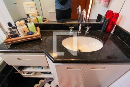 Apartamento à venda com 132m², 4 quartos e 3 vagasBanheiro da Suíte 1