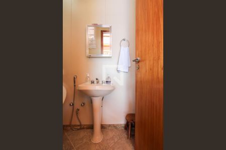 Casa à venda com 260m², 3 quartos e 5 vagasBanheiro Social 2