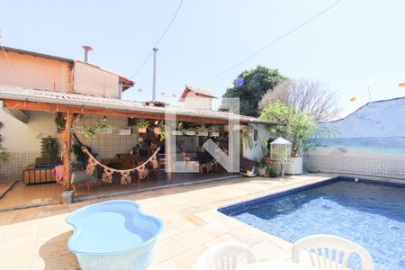 Casa à venda com 260m², 3 quartos e 5 vagasPiscina