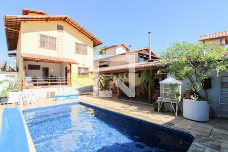 Casa à venda com 260m², 3 quartos e 5 vagasPiscina