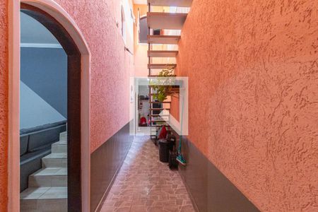 Casa à venda com 169m², 3 quartos e 2 vagasCorredor externo