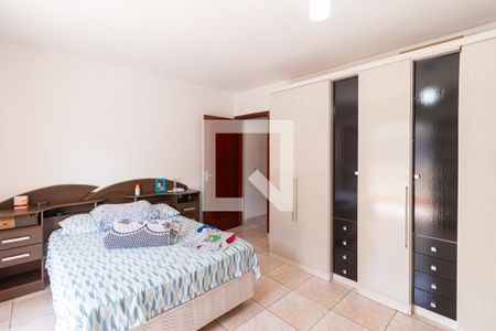 Casa à venda com 169m², 3 quartos e 2 vagasSuíte