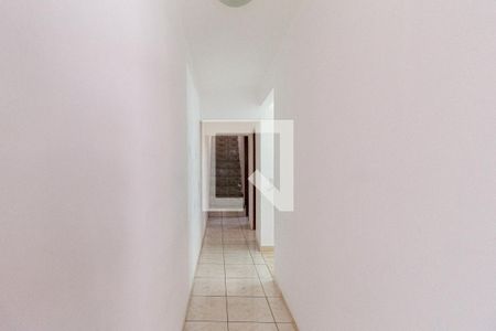 Casa à venda com 169m², 3 quartos e 2 vagasCorredor interno