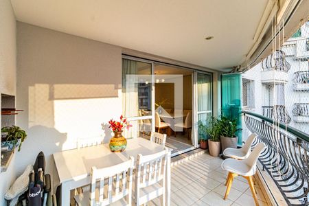 Sacada de apartamento à venda com 3 quartos, 136m² em Vila São Francisco , São Paulo