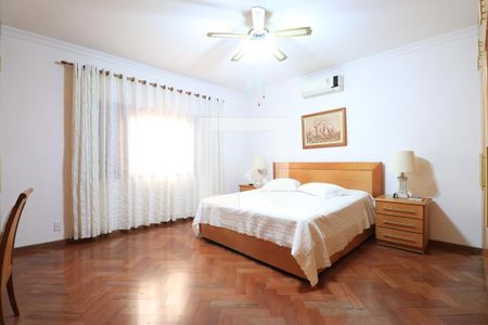 Casa à venda com 500m², 4 quartos e 5 vagasSuíte 2