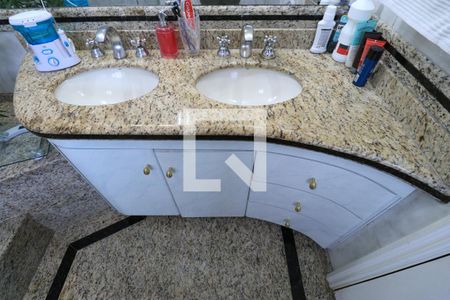 Casa à venda com 500m², 4 quartos e 5 vagasBanheiro 3