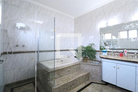 Casa à venda com 500m², 4 quartos e 5 vagasBanheiro da Suíte 2