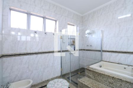 Casa à venda com 500m², 4 quartos e 5 vagasBanheiro da Suíte 2