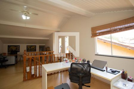 Casa para alugar com 285m², 4 quartos e 5 vagasEscritório