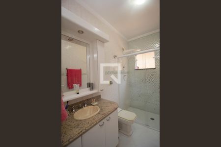 Casa para alugar com 285m², 4 quartos e 5 vagasBanheiro 