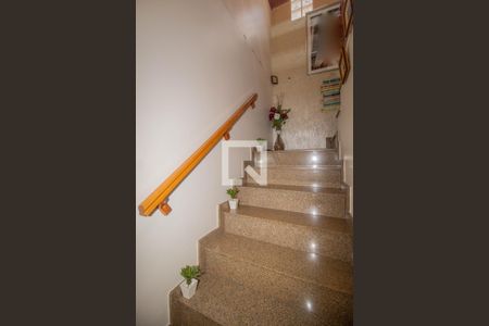 Casa para alugar com 285m², 4 quartos e 5 vagasEscada