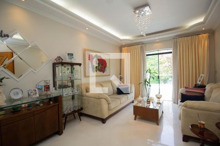 Sala de casa para alugar com 4 quartos, 285m² em Jardim Pinheiros, São Paulo