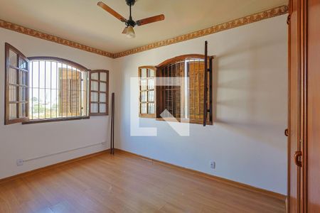 Casa à venda com 300m², 6 quartos e 2 vagasQuarto 