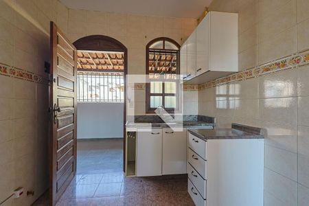 Casa à venda com 300m², 6 quartos e 2 vagasCozinha 