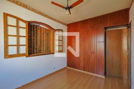 Casa à venda com 300m², 6 quartos e 2 vagasQuarto 