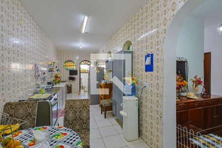 Casa à venda com 300m², 6 quartos e 2 vagasCozinha 
