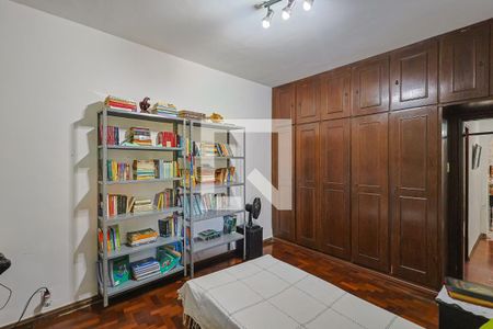 Casa à venda com 300m², 6 quartos e 2 vagasQuarto 