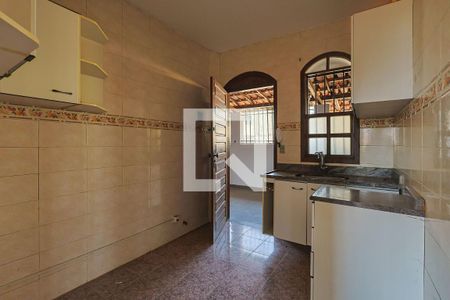 Casa à venda com 300m², 6 quartos e 2 vagasCozinha 