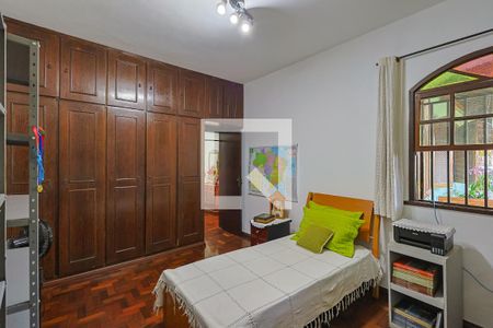Casa à venda com 300m², 6 quartos e 2 vagasQuarto 