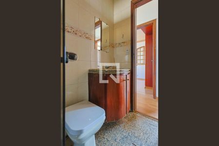 Casa à venda com 300m², 6 quartos e 2 vagasBanheiro