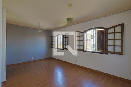 Casa à venda com 300m², 6 quartos e 2 vagasQuarto 