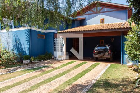Casa de condomínio à venda com 500m², 5 quartos e 2 vagas Casa de condomínio à venda com 500m², 5 quartos e 2 vagasÁREA EXTERNA FRENTE