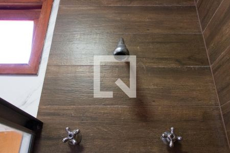 Casa de condomínio à venda com 500m², 5 quartos e 2 vagas Casa de condomínio à venda com 500m², 5 quartos e 2 vagasBANHEIRO DA SUITE 4