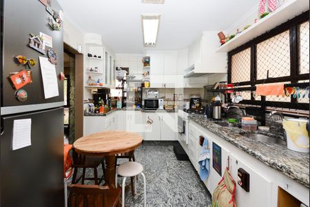 Apartamento à venda com 188m², 4 quartos e 3 vagasCozinha