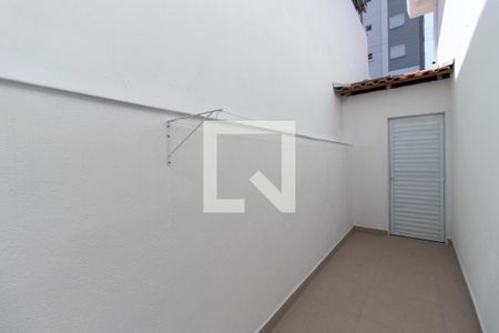 Casa para alugar com 400m², 4 quartos e 2 vagasCorredor externo