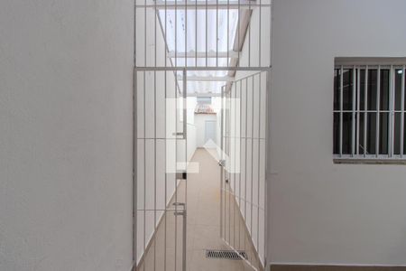 Casa para alugar com 400m², 4 quartos e 2 vagasCorredor externo