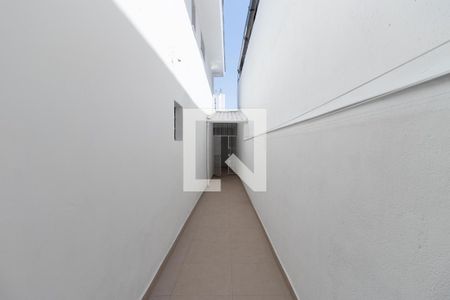 Casa para alugar com 400m², 4 quartos e 2 vagasCorredor externo