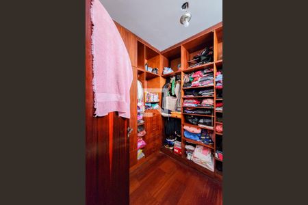 Casa para alugar com 351m², 4 quartos e 5 vagasCloset 