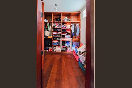 Casa para alugar com 351m², 4 quartos e 5 vagasCloset