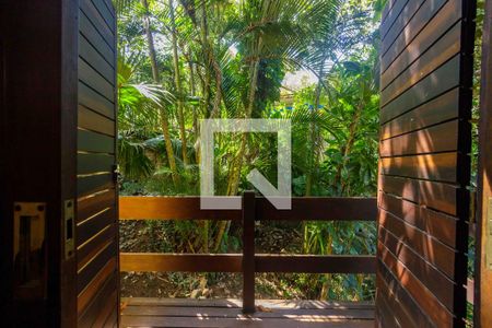 Casa de condomínio à venda com 357m², 4 quartos e 3 vagasSuíte 2 Varanda