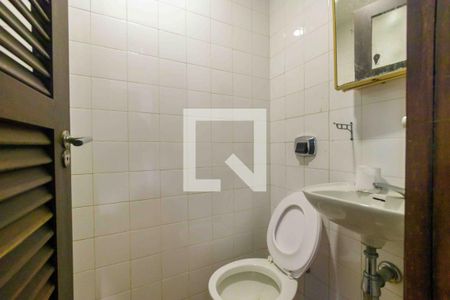 Casa de condomínio à venda com 357m², 4 quartos e 3 vagasBanheiro de Serviço