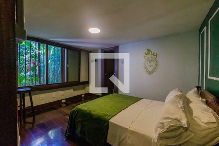 Casa de condomínio à venda com 357m², 4 quartos e 3 vagasSuíte 1