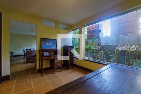 Casa de condomínio à venda com 357m², 4 quartos e 3 vagasEscritório