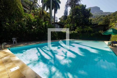 Casa de condomínio à venda com 357m², 4 quartos e 3 vagasÁrea comum - Piscina