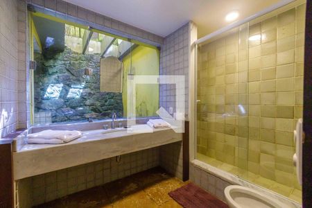 Casa de condomínio à venda com 357m², 4 quartos e 3 vagasBanheiro Social