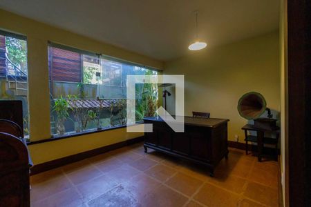 Casa de condomínio à venda com 357m², 4 quartos e 3 vagasEscritório