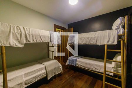 Casa de condomínio à venda com 357m², 4 quartos e 3 vagasQuarto 1