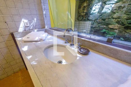 Casa de condomínio à venda com 357m², 4 quartos e 3 vagasBanheiro Social